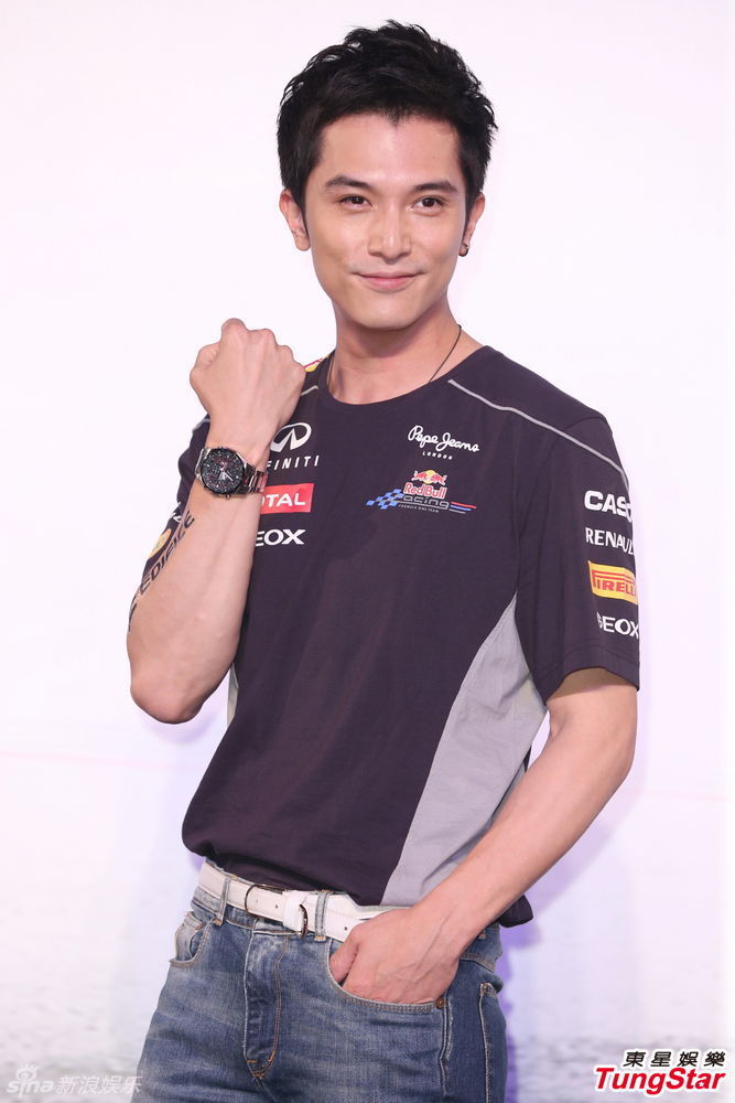 邱泽否认劈腿李毓芬:没什么好解释的(组图)