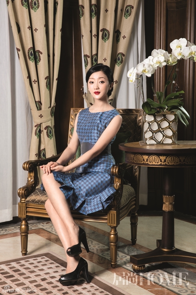 张瑶封面大片温柔妩媚