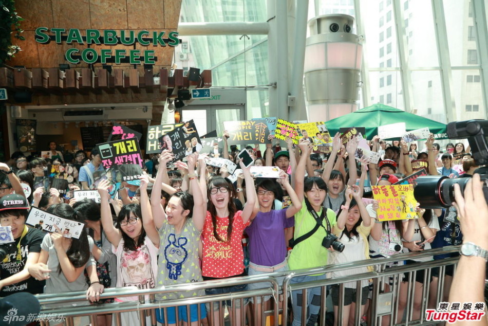 RunningMan四主持香港重现《英雄本色》