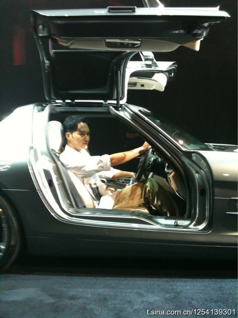 组图:帅气机长 张智霖微博 生活照集锦 -- 佛山