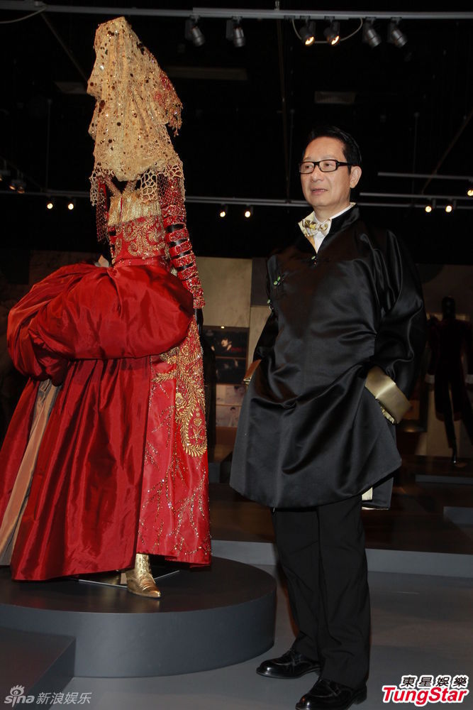 组图:设计师展出梅艳芳演出服 何韵诗做小助理_高清图集_新浪网