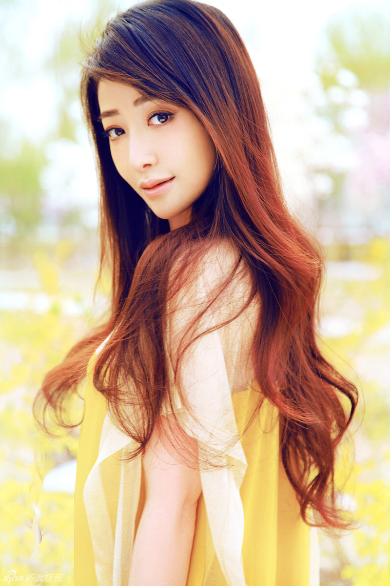 陈紫函小清新写真显妩媚女人味