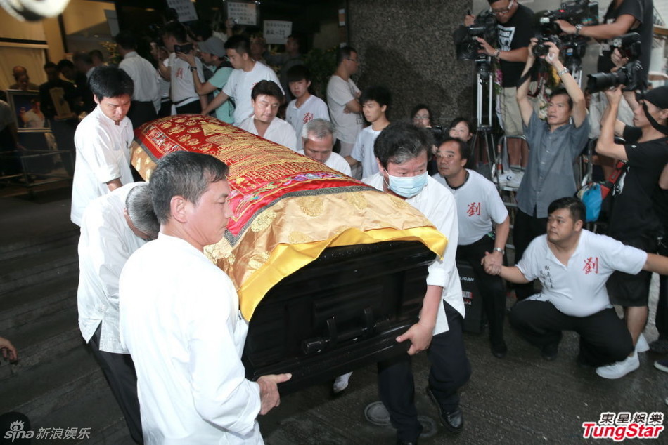 刘家良出殡 遗孀灵堂上向邵逸夫讨500万_刘家