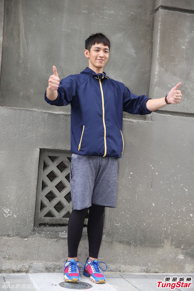 柯震东搭档林依晨 嘴甜夸:年纪跟我一样
