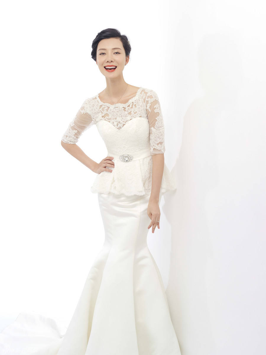 修身婚纱图片_修身鱼尾婚纱外景图片(3)
