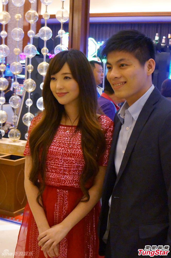 组图:金莎菲律宾献唱 穿插赌场与华人亲切合影 -- 佛山E家|佛山信息网|顺德信息网|第一综合信息门户网-FSEHOME.COM