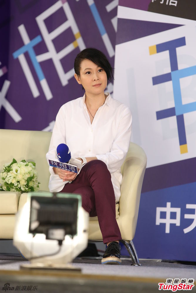 组图:刘若英白衬衫清新亮相 阿信优雅帅气_高清图集