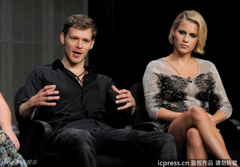 组图:《始祖家族》记者会克劳斯帅气出镜