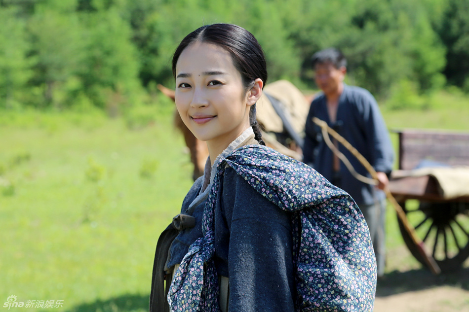 组图:剧版《卖花姑娘》热拍张琳剧中被虐