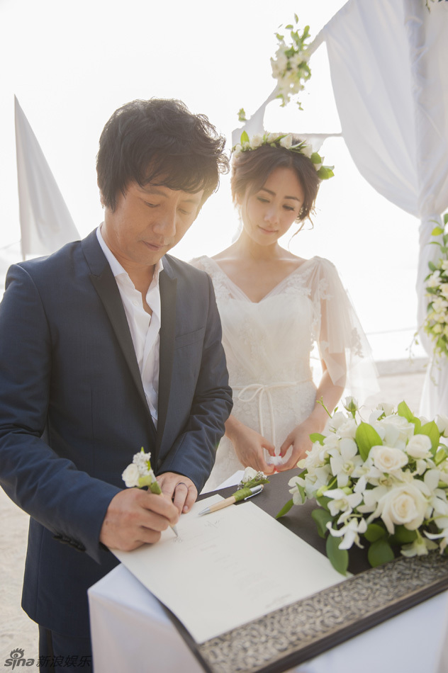 刘芸婚纱照_刘芸郑钧婚纱照(3)