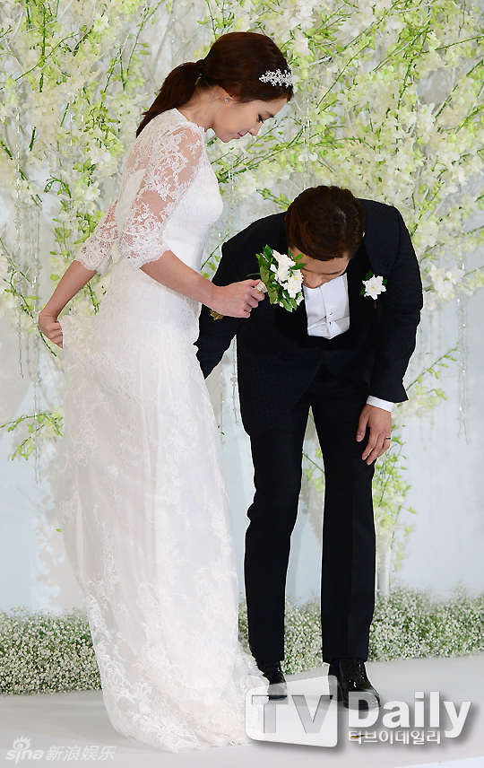 崔智友婚纱_动漫婚纱情侣头像(3)