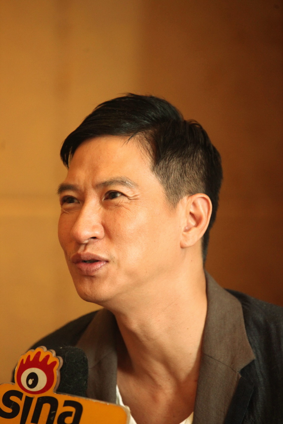 组图:张家辉vs彭于晏 脱缰野马的生存哲学_高清图集_新浪网