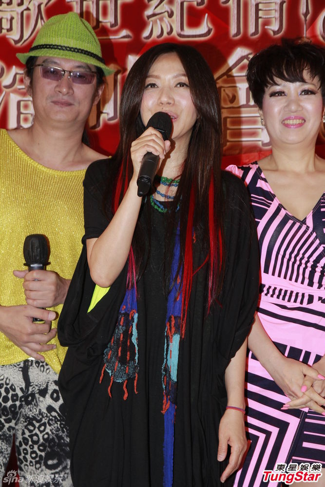 潘美辰与绯闻女友对唱 否认同性恋目前单身(图)_高清