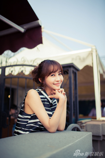 李菲儿笑容甜美