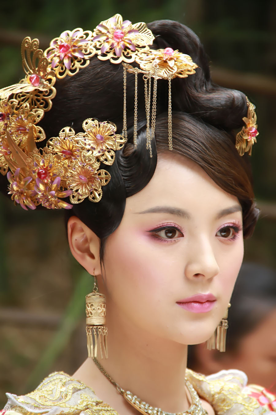 组图:《兰陵王》曝郑儿华服毛林林首谈压力