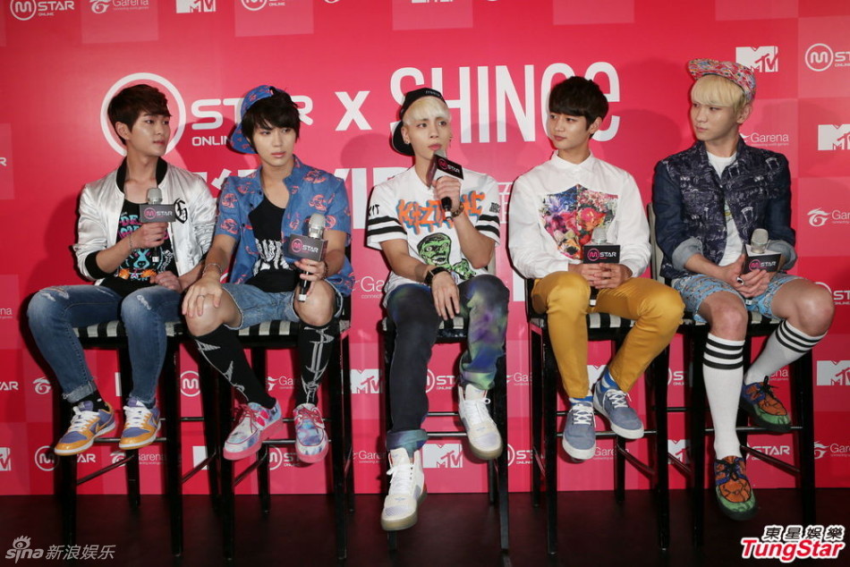组图:SHINee自曝<em>爱玩网游</em> 成员模仿<em>女生</em>跳舞_