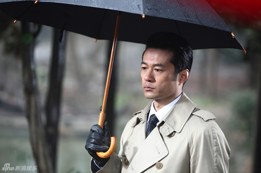 新浪娱乐讯由黄健中导演执导,赵柯,谭凯等联袂主演的电视剧《暗花》