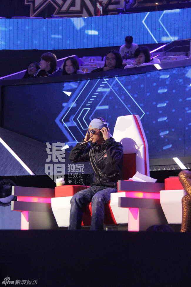 快男六强出炉 范世琦居来提挤走张阳阳_加入到