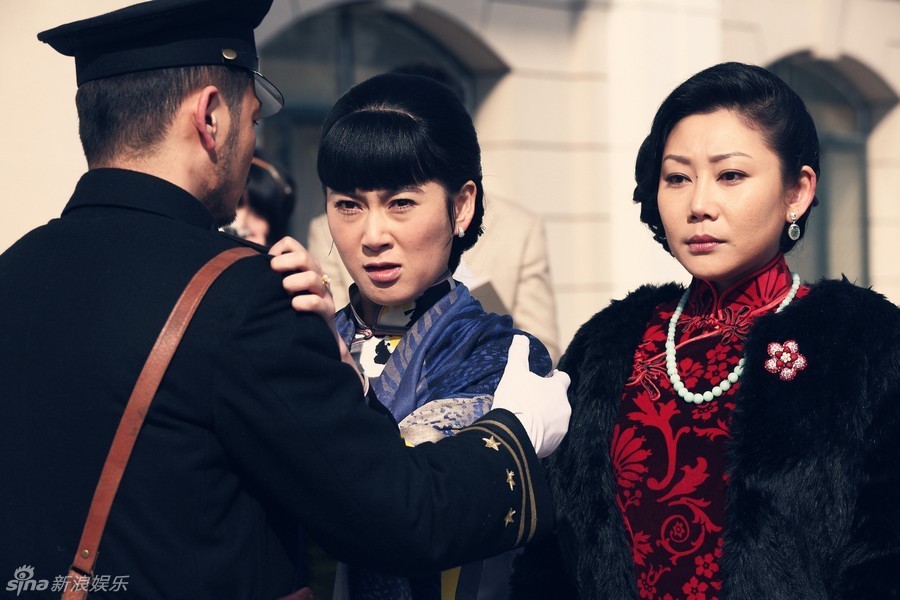 组图:《暗花》杨烁赵柯感情成谜观众着急_领衔