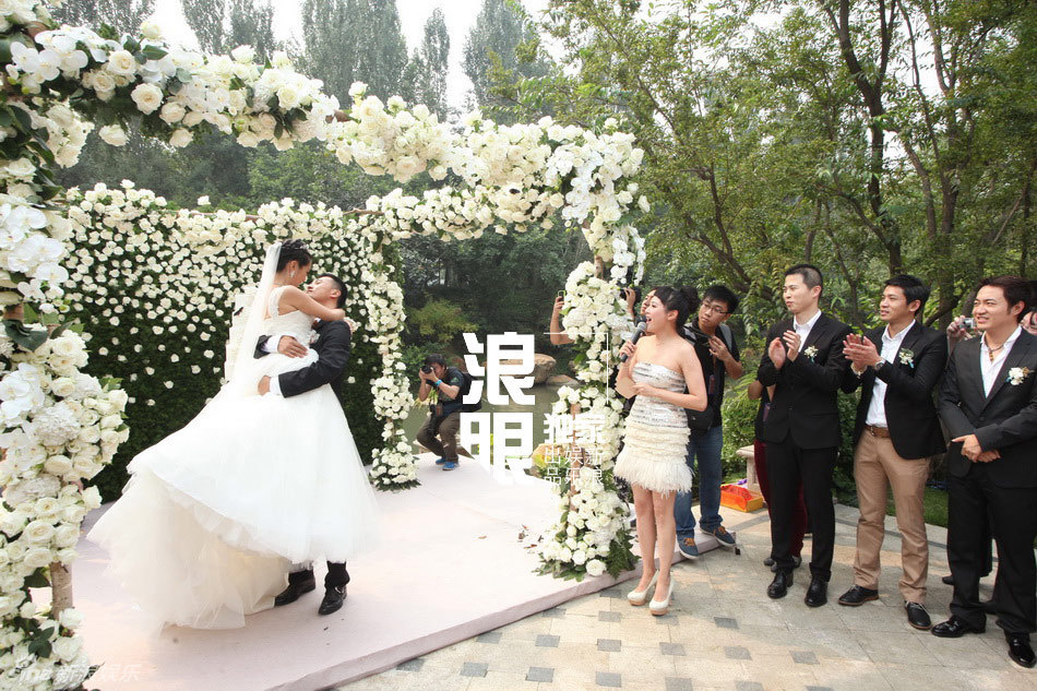 何洁赫子铭发婚礼感言 感谢未到场的朋友_朋友