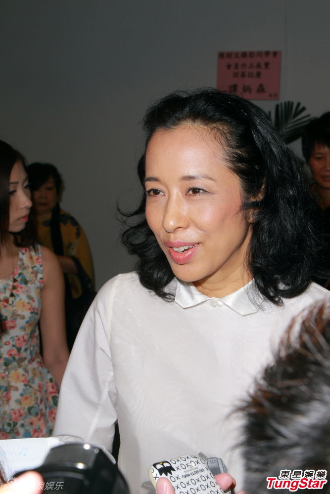 朱玲玲办摄影作品参展 孙子不摆满月酒