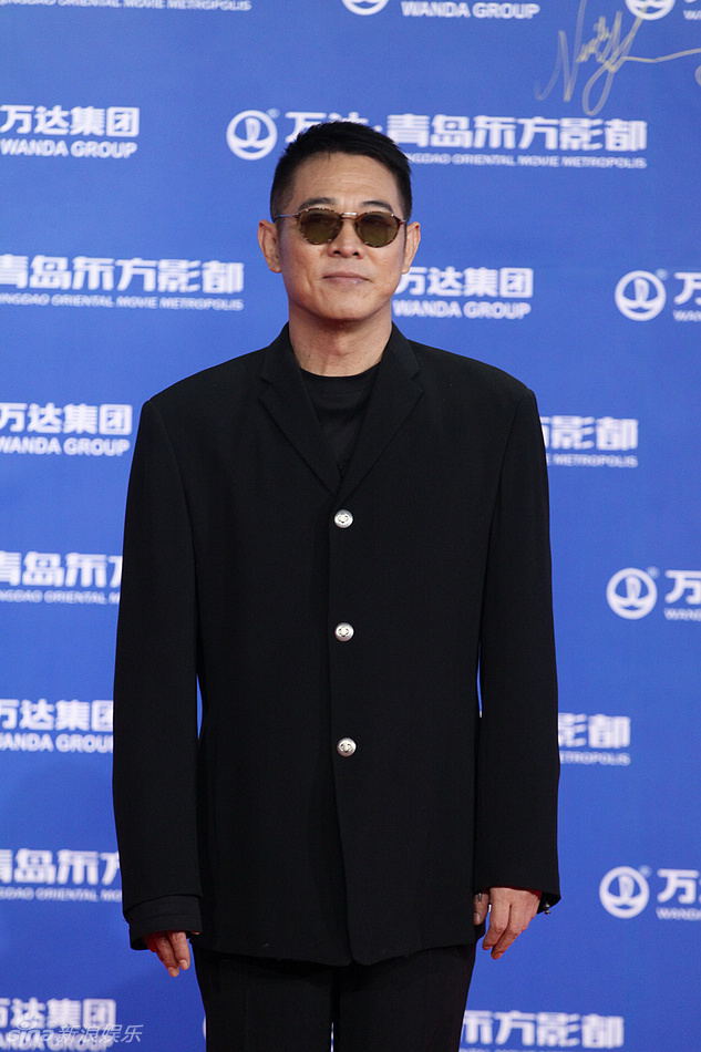 组图:万达百米红毯第二秀 梁朝伟赵薇众星百态_高清图集_新浪网