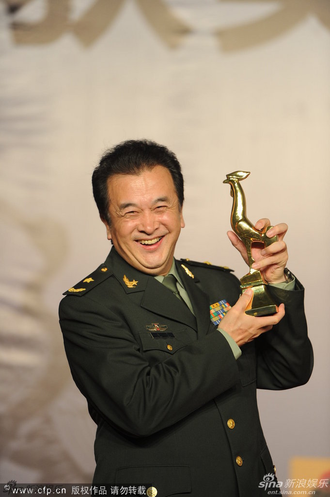 组图:黄宏凭《倾城》获最佳编剧原创剧本奖-电