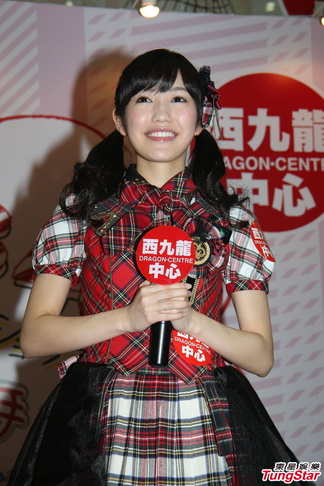 组图:AKB48渡边麻友访港大送飞吻与粉丝握手