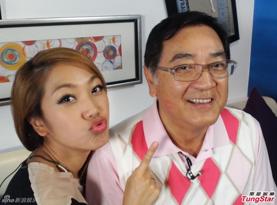 组图:<em>秦沛</em>教<em>子女</em>回馈社会姜文丽拥开放爸爸 - 