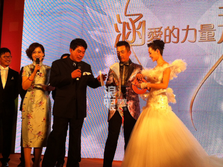 张定涵婚纱照_张定涵性感图片(2)