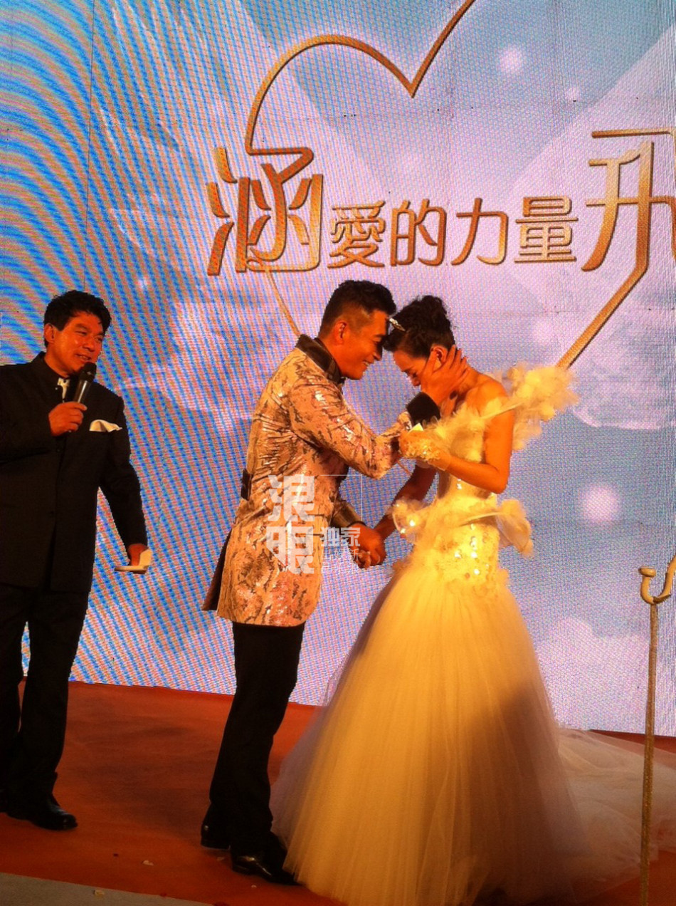 蓝玉婚纱_蓝玉人皮照片(3)