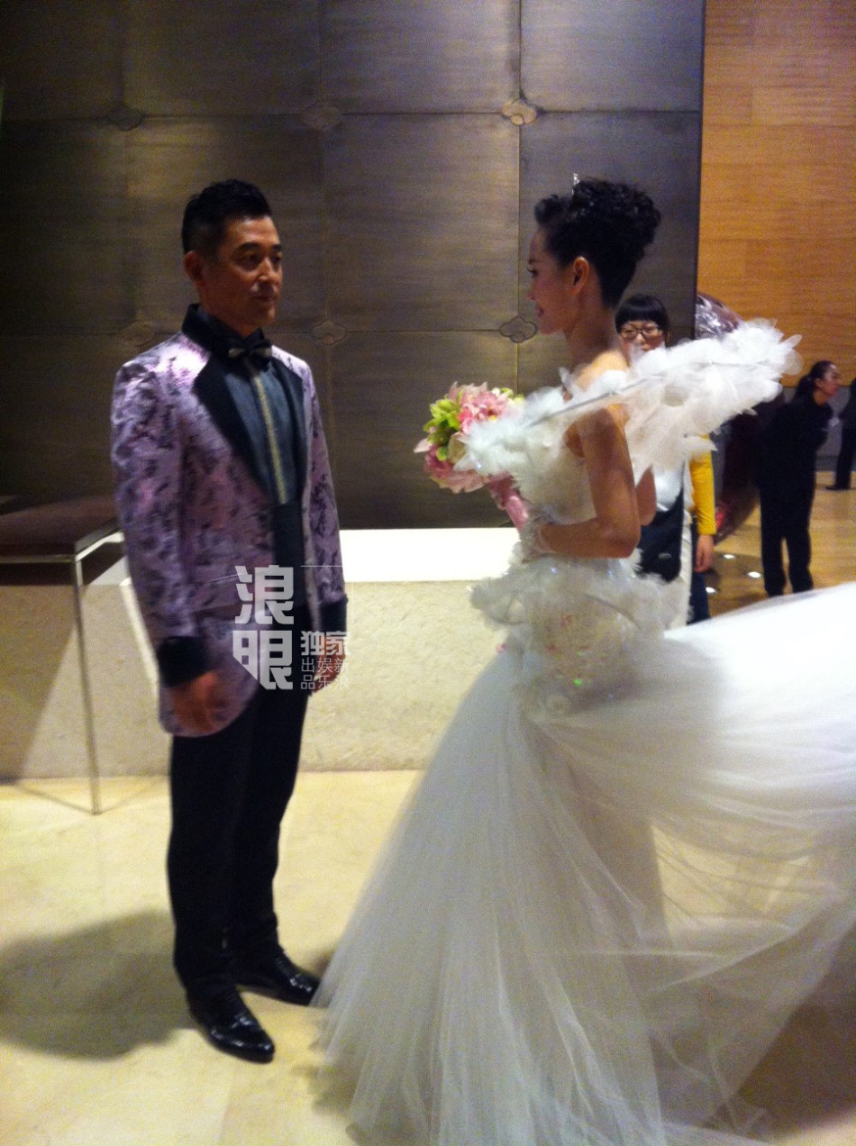 兰玉的婚纱_兰玉婚纱设计图片手稿(3)