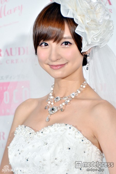 筱田麻里子_筱田麻里子自创婚纱