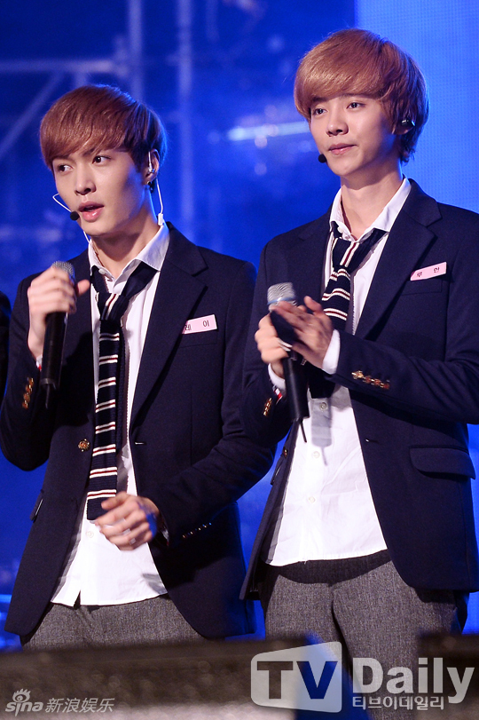 EXO的成员LAY、LU HAN　