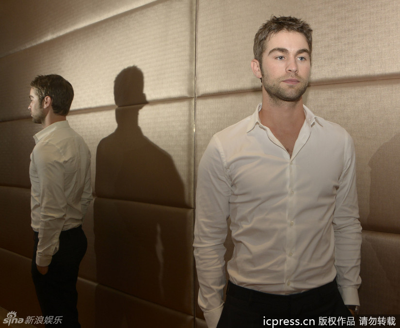 组图:<em>绯闻女孩男</em>主角捞金与女主持贴脸热聊_热