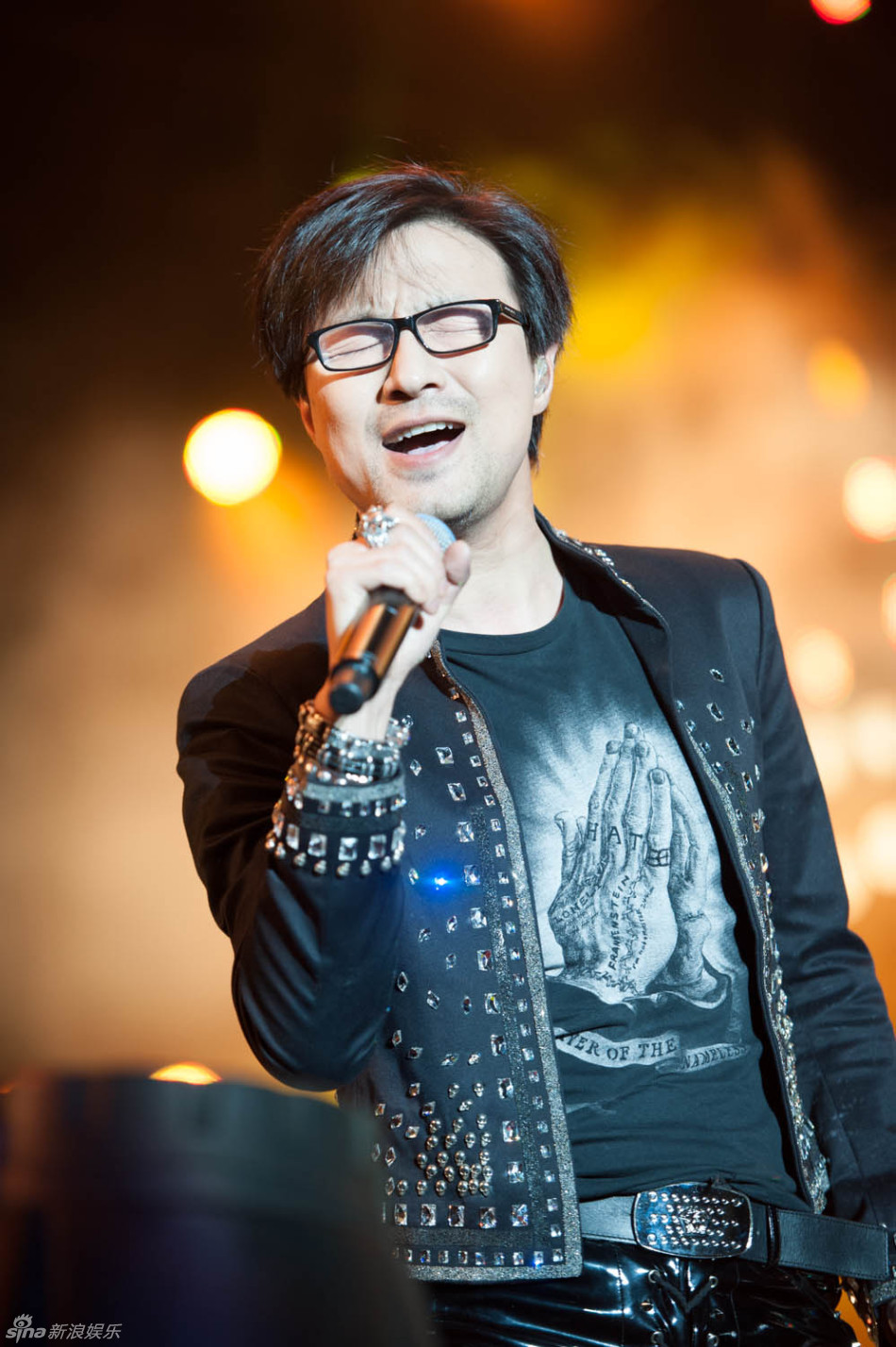 组图:汪峰成都激情开唱 歌迷起哄喊章子怡_高清图集