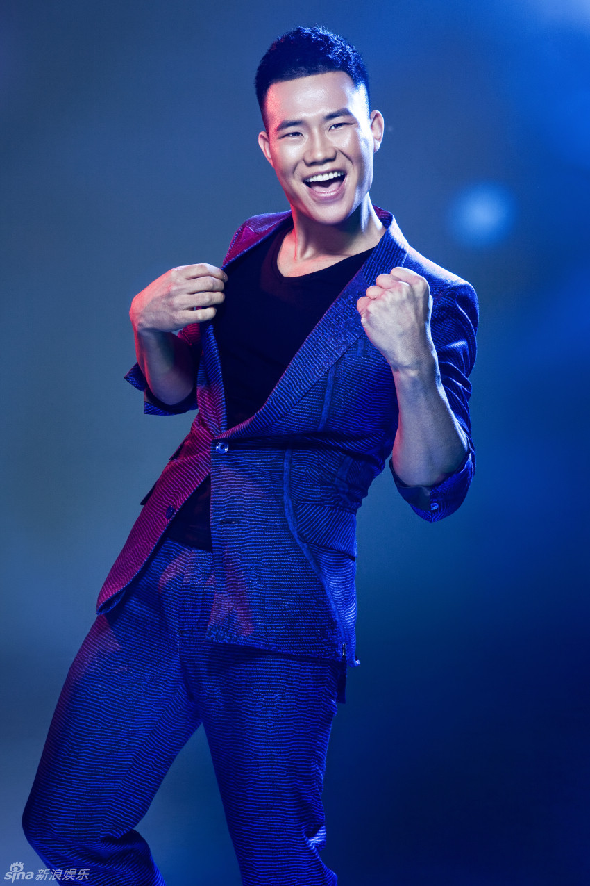 谢孟伟蓝色魅惑尽显熟男魅力