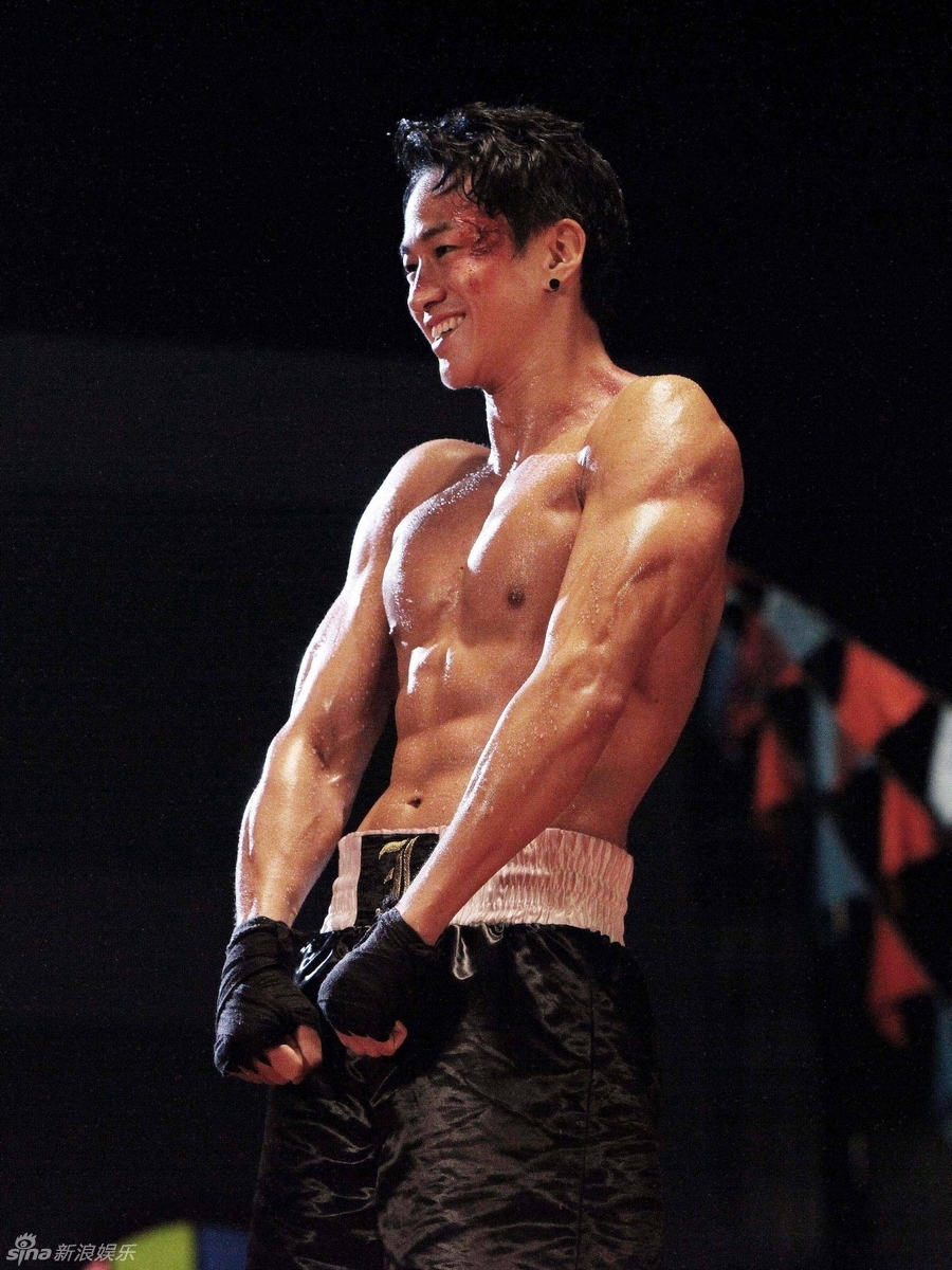 肌肉帅哥腹肌抗击打