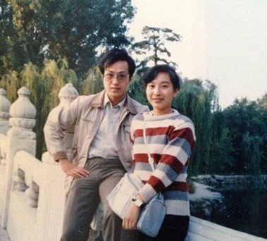 组图:主持人罗京生前与妻儿珍贵照曝光_高清图集_新浪