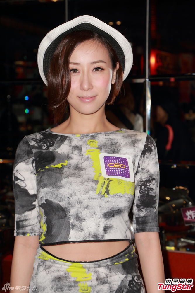 组图: 张智霖 唱K偏爱女歌手  儿子 唱自己 歌 心甜