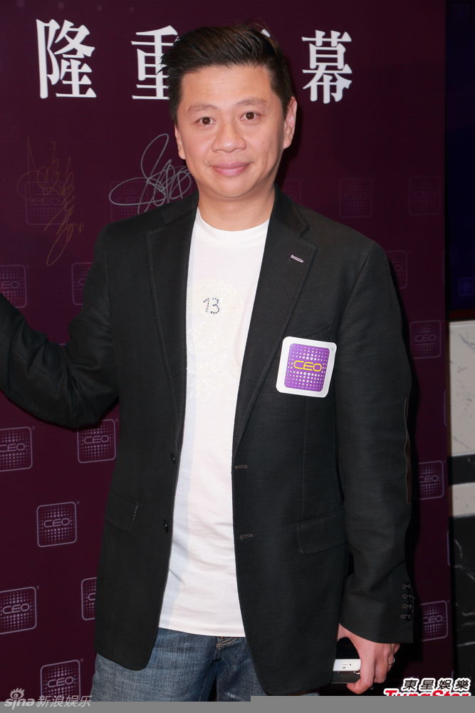 组图: 张智霖 唱K偏爱女歌手  儿子 唱自己 歌 心甜