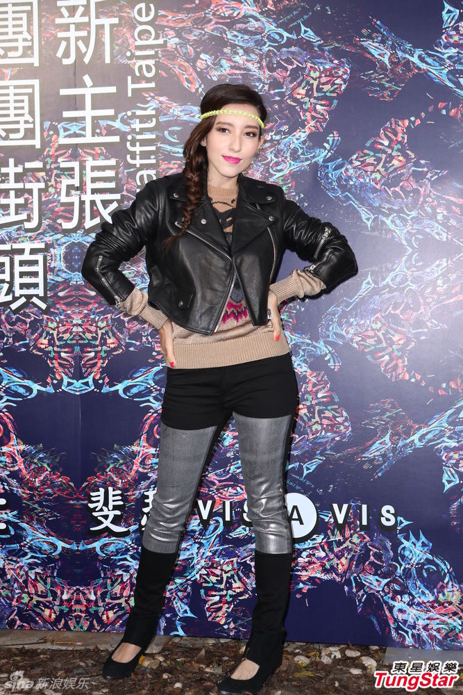 组图:欧阳妮妮着靓装亮相否认200元炒新闻