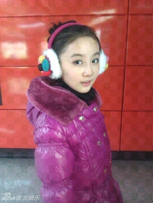 组图:点读机女孩中学生活照曝