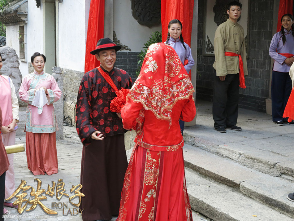 《铁娘子》曝黄曼陈昭荣结婚照