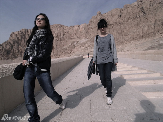 组图:《仙三》剧组埃及游旧照杨幂刘诗诗亲密