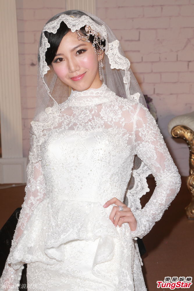 胸下垂穿婚纱_鞠婧祎穿婚纱的照片(2)
