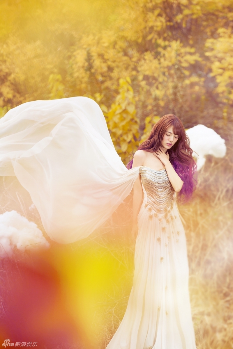 阿兰《回望》写真