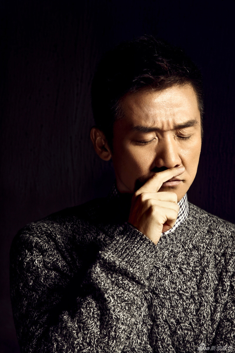 组图:魅力大叔黄志忠登封面 绅士装男人味十足_高清
