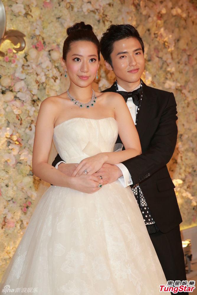 甄子丹小姨子汪圆圆30日与香港玩具大王儿子蔡加赞举行婚礼,新人在