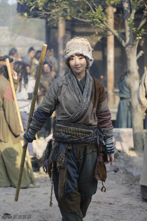 组图:新《神雕》曝陈紫函乞丐装剧照 变身打女_高清